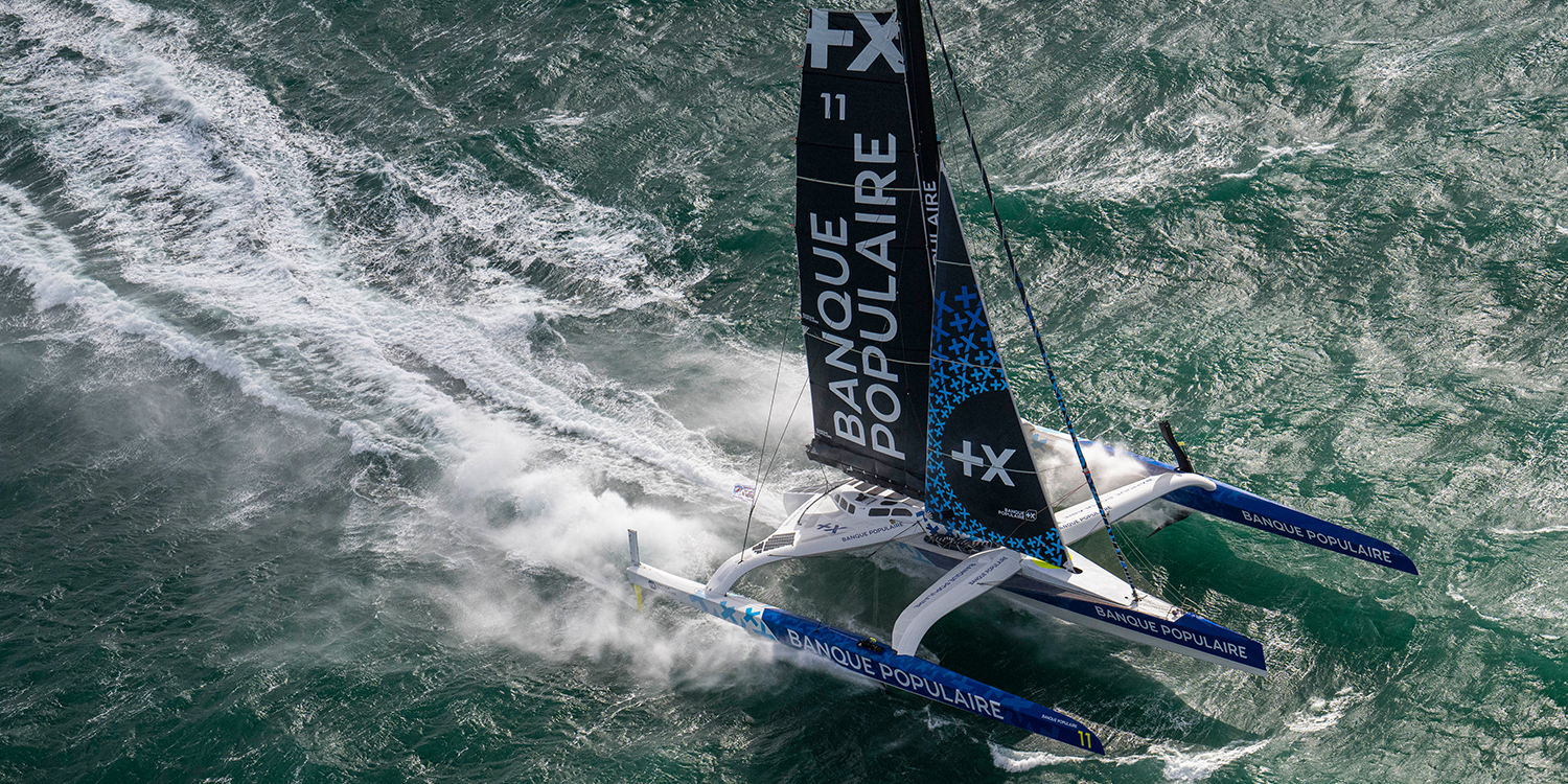 Trimaran Banque Populaire en navigation