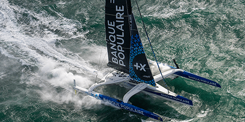 Trimaran Banque Populaire en navigation