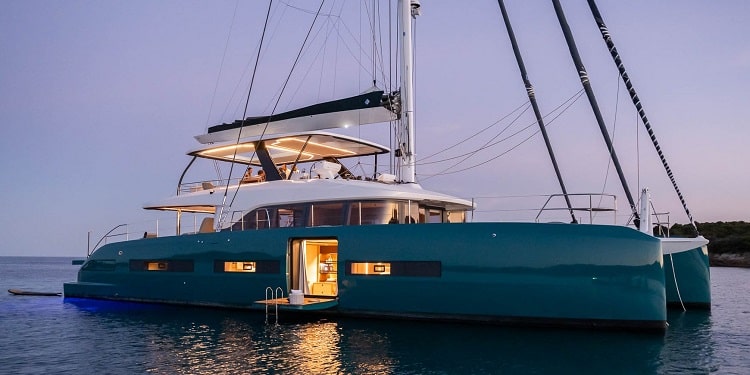 Lagoon Eighty 2 - Yacht design VPLP - porte de bordée